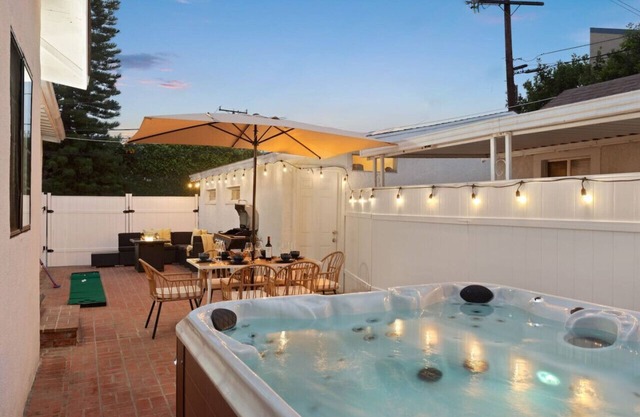 Luxury Oasis in Culver city!Free Parking & Jacuzzi