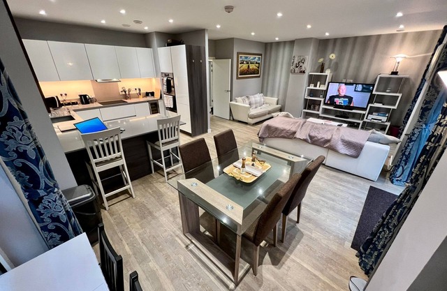 Luxury Penthouse 5* sleeps 9 with parking