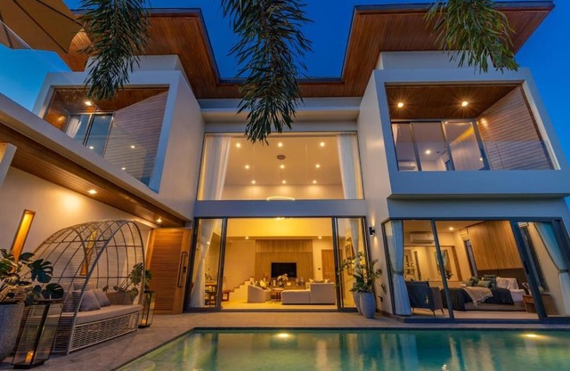 Luxury pool villa - 5 bedrooms, parking and pool