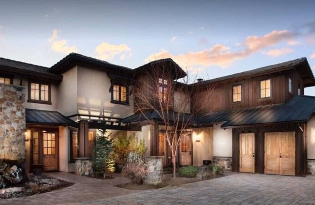 Luxury Pronghorn Resort 4-bedroom Villa on 18th hole