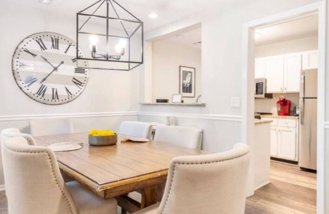 Luxury Remodeled Townhouse in Mt. Pleasant, Charleston suburb