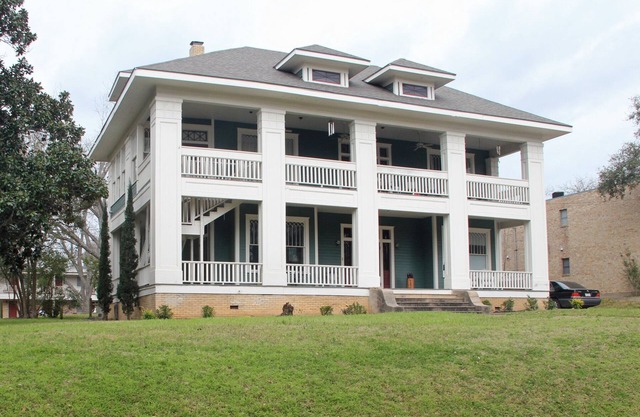 Luxury Rental, long term UNFURNISHED except appliances are included. 1st floor