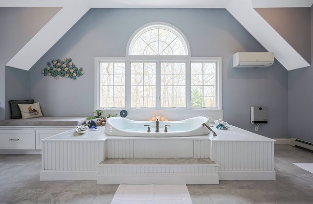 Luxury Retreat. Grand Cape Cod Estate w/Hot Tub