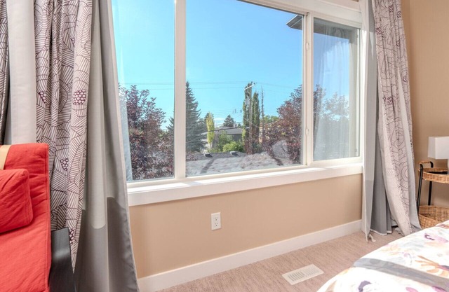 Luxury Retreat Near UofC | 2King+2Queen