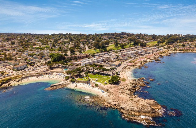 Luxury Retreat, Ocean View, Spa, and Putting Green