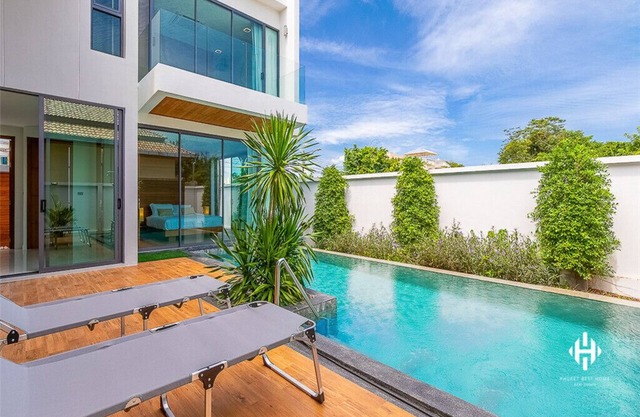 Luxury sea view six bedroom villa