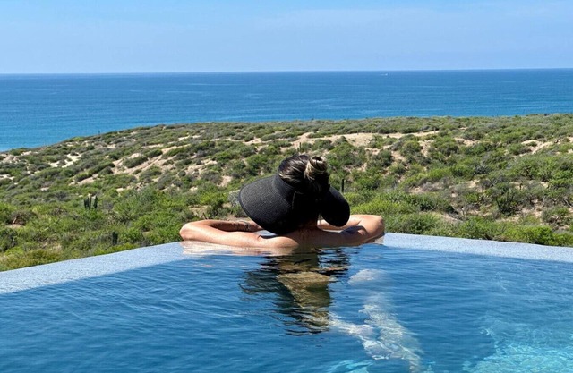 Luxury Seaside Villa For 8 adults! Beach & Surf-Hot Spa-Infinity Pool