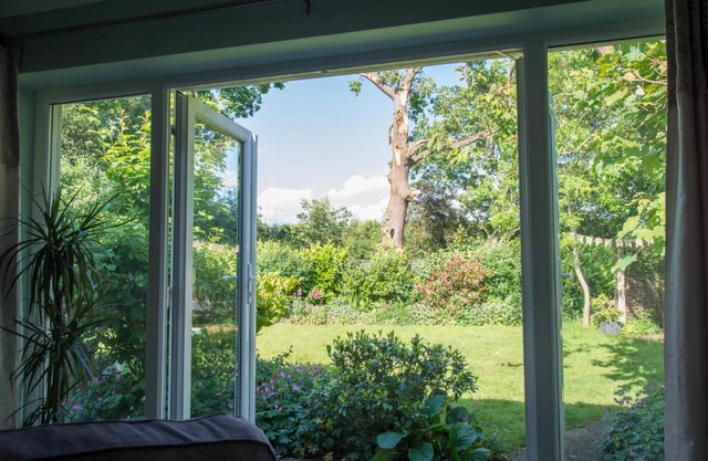 Luxury Self Catering with Cosy Cabin & Sauna in Colchester