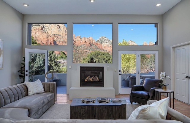 Luxury Spa home - Heated Pool, Gym, Sauna, Views, Peloton Bike