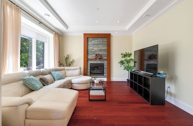 Luxury&Spacious 4Beds 4.5Baths Family House in Prime Location|