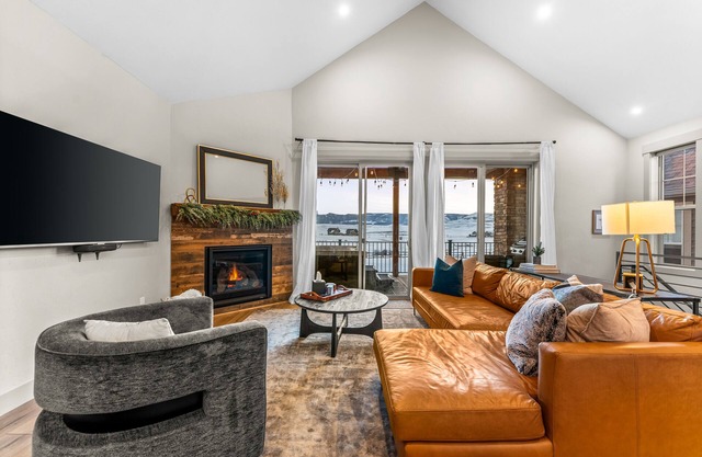 Luxury, Spacious Mtn Home - Private Hot Tub, Ski+Golf