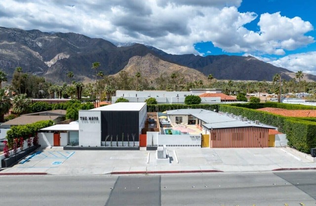 Luxury Suites with Private Amenities Palm Springs