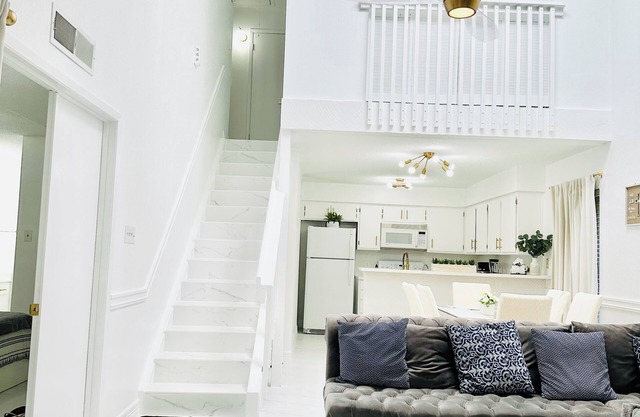 Luxury Touches + Pool + Quartz + Gold Details