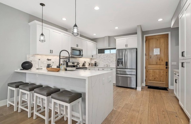 Luxury Townhouse with Rooftop Patio! #3 Sleeps 6