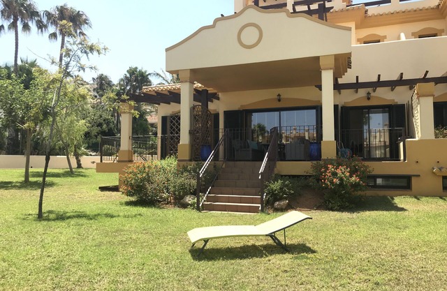 Luxury villa, 5 minutes walk to tennis centre, bars & shops , Hacienda del Golf