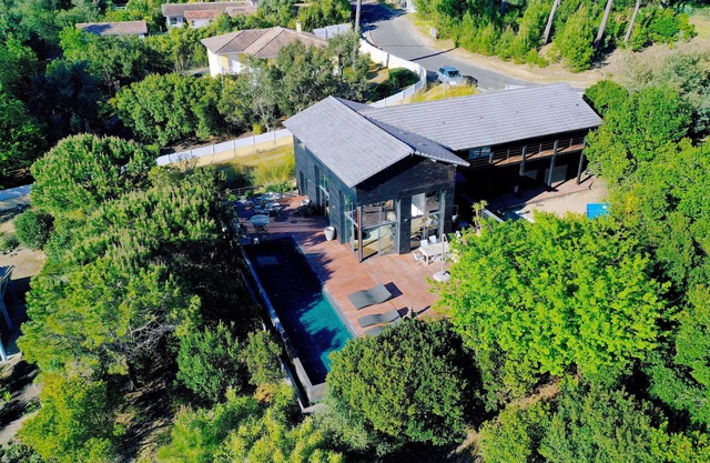 Luxury villa cap ferret quiet heated mirror infinity pool and spa