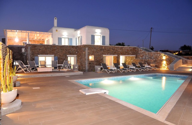 LUXURY VILLA COMPLEX, CLOSE TO BEACH, FREE DAILY MAID SERVICE