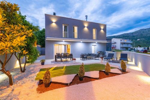 Luxury Villa Entrata