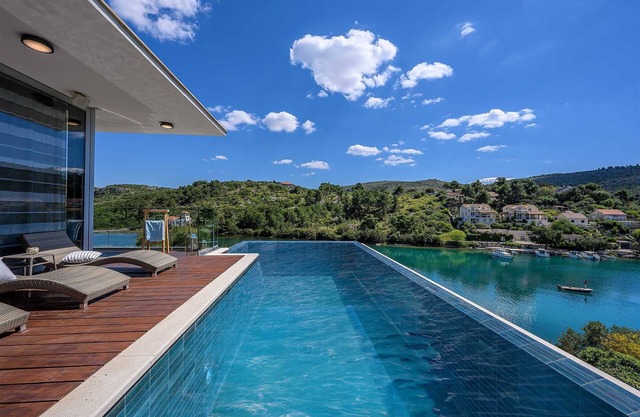 Luxury Villa Fly me to the Moon with Pool