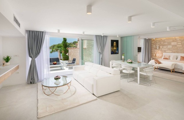 Luxury villa Gariful with jacuzzi in centre of Hvar