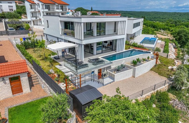 Luxury Villa Green Oasis