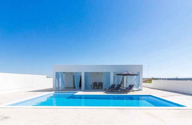 Luxury Villa in Seville Countryside. Villa M&J Holiday Home