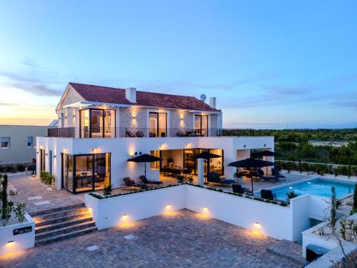 Luxury Villa Kaia - Sea View, Heated pool, Jacuzzi, Gym and Sauna