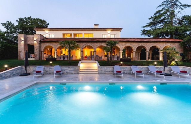 Luxury Villa Lionea in Poreč for 10 people with sea view & private pool