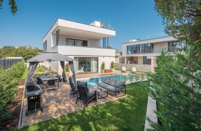 Luxury Villa Moonstone with Pool