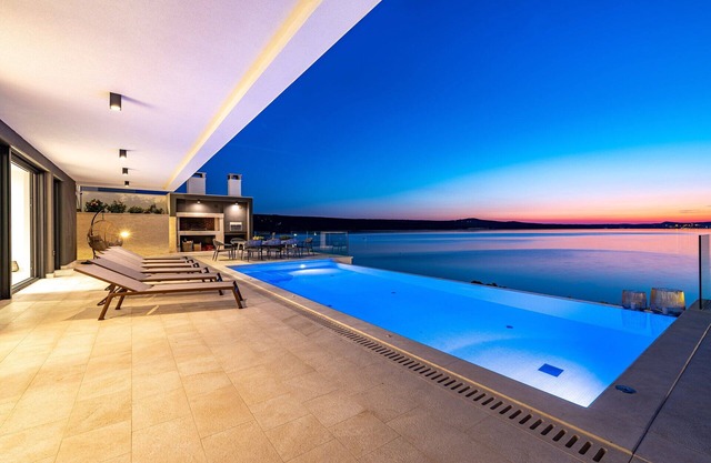 Luxury Villa Novita with Pool