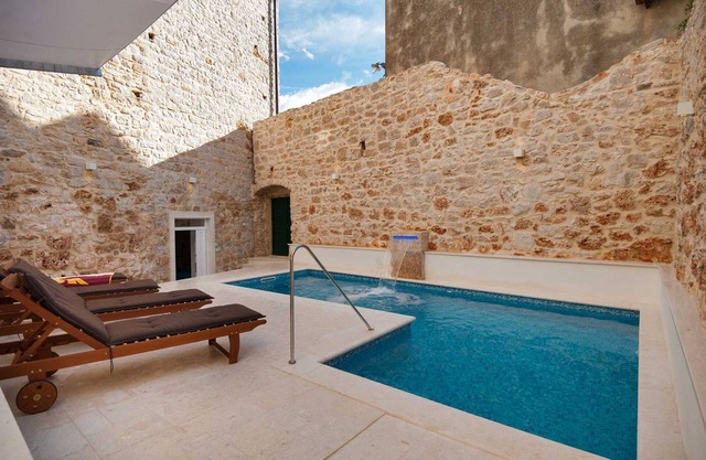 Luxury Villa Old Story with Pool