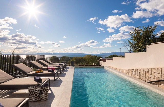 Luxury Villa Ole with Pool