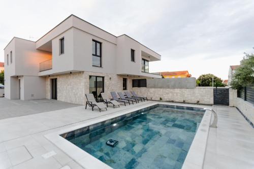 Luxury Villa Pam - Private villa with a heated pool and a summer terace with 4 bedrooms - 230 m2 NEW!