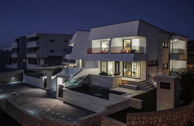 Luxury villa - private heated pool, jacuzzi, sauna, and gym