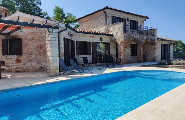 Luxury Villa (sleeps 8) - Private Heated Pool, Safety Cover, A/C & Pets Allowed