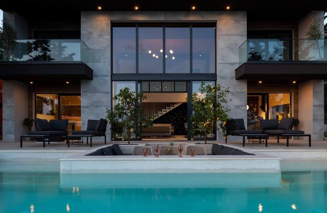 Luxury Villa Soho infinity pool, Jacuzzi, sauna, family, stylish, quiet area