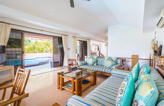 Luxury villa , staff, private chef, ocean views