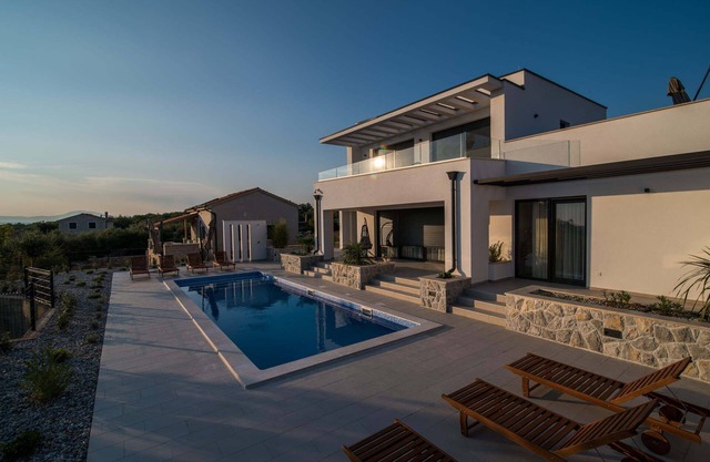 Luxury Villa Stiletta with Pool