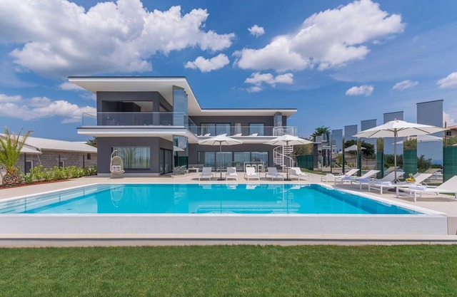 Luxury Villa Titanium with Pool