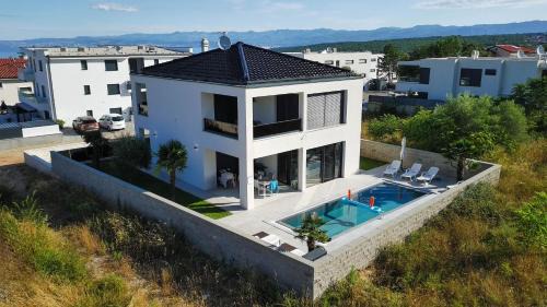 Luxury Villa Weiss - Malinska - Heated Pool - Central floor heating in Winter - Osmosis System in kitchen