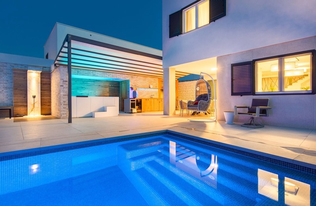 Luxury villa with a swimming pool Baška, Krk (K-19671)