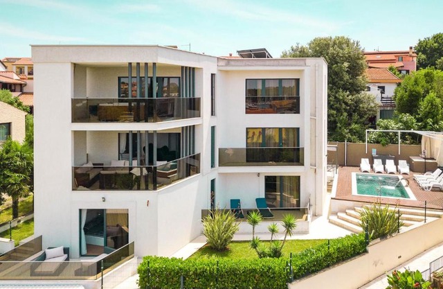 Luxury villa with sea view, pool and jacuzzi near the beach in the town of Pula by WiiBuk