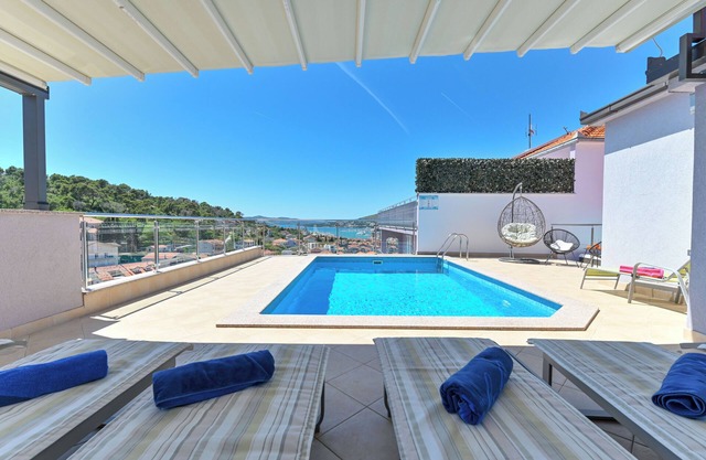 Luxury villa with rooftop pool & jacuzzi