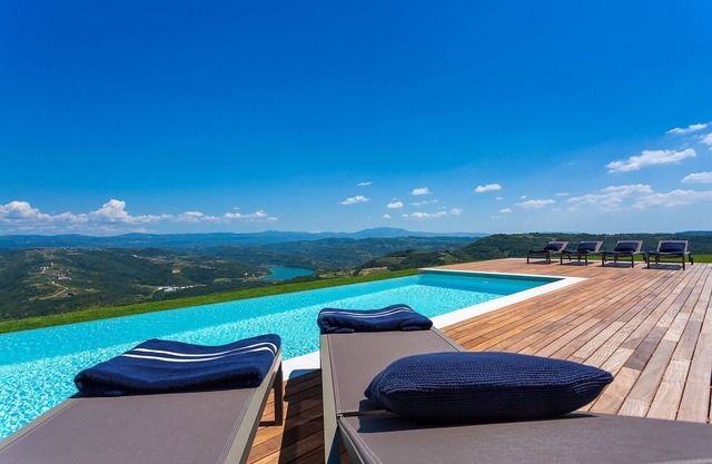 Luxury villa with spectacular views and infinity pool