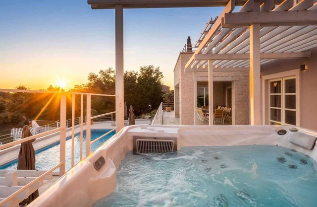 Luxury villa with swimming pool