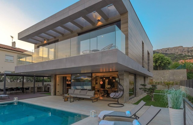 Luxury villa with swimming pool, sauna and jacuzzi