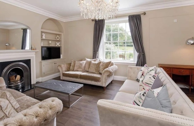 Luxury village house sleeps 14, dog friendly