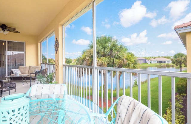 Luxury Waterfront Condo Close to Fort Myers Beach and Golf Courses!
