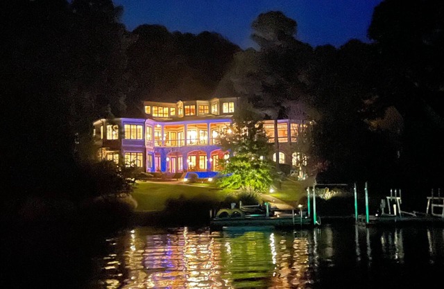 LUXURY WATERFRONT ESTATEnnPRIME SUMMER DATES NOW DISCOUNTED DUE TO CANCELLATION!