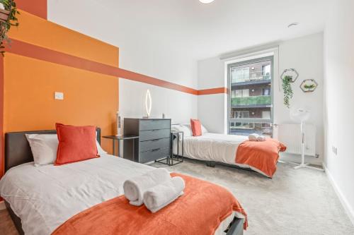 Luxury Wembley Apt - 9 guests!